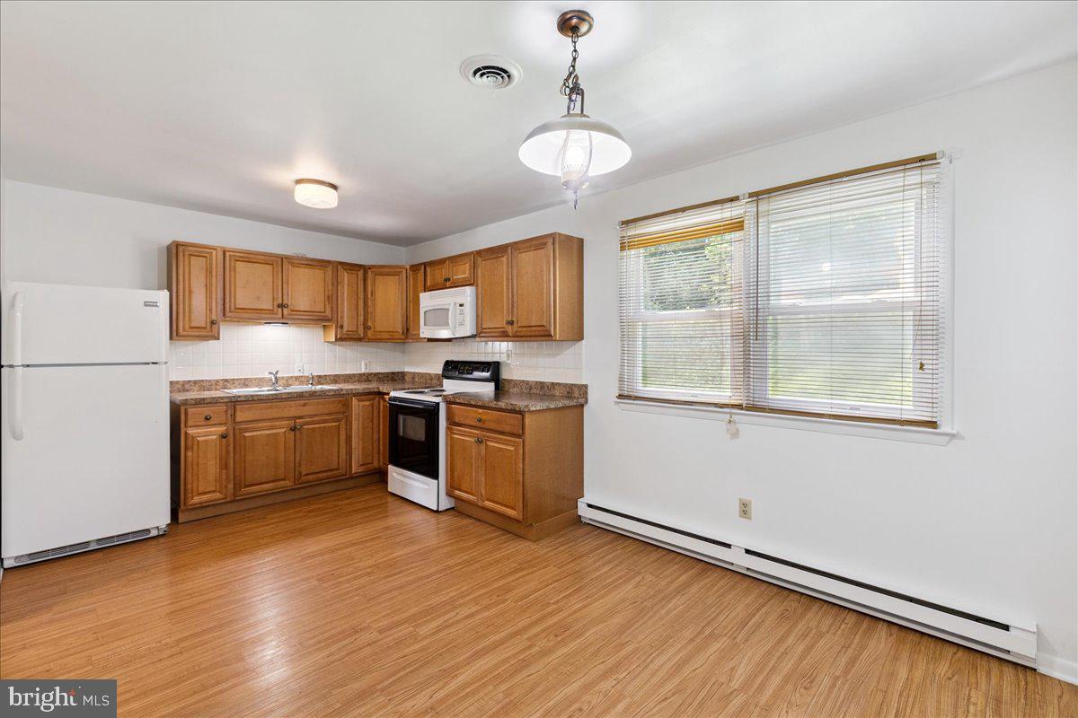 1123 ALMOND RD