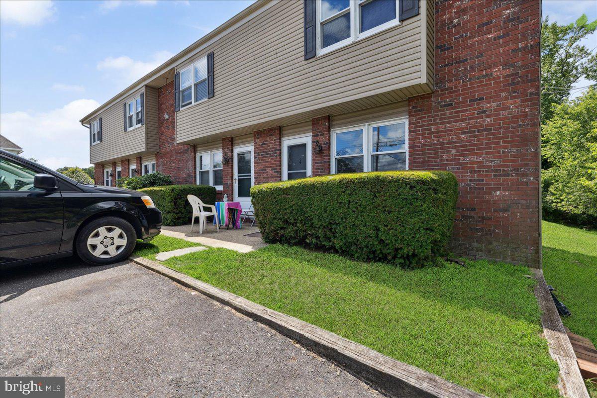 1123 ALMOND RD