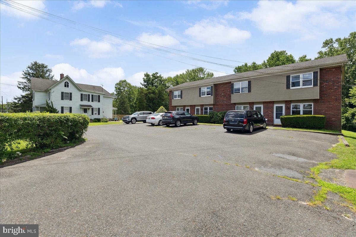 1123 ALMOND RD