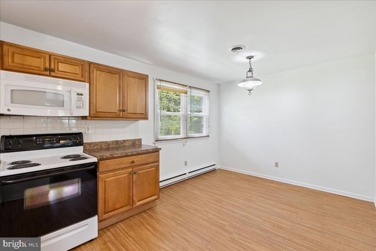 1123 ALMOND RD