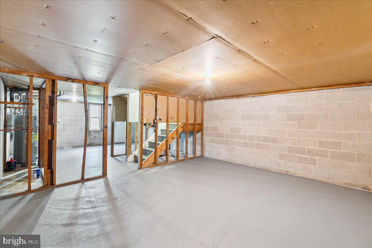 1123 ALMOND RD
