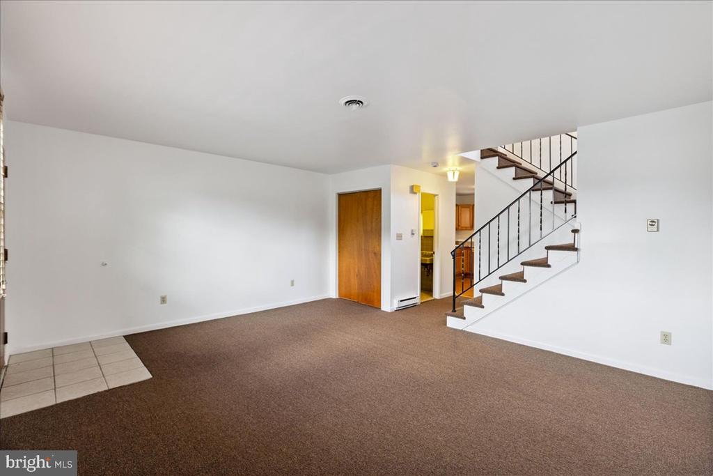 1123 ALMOND RD