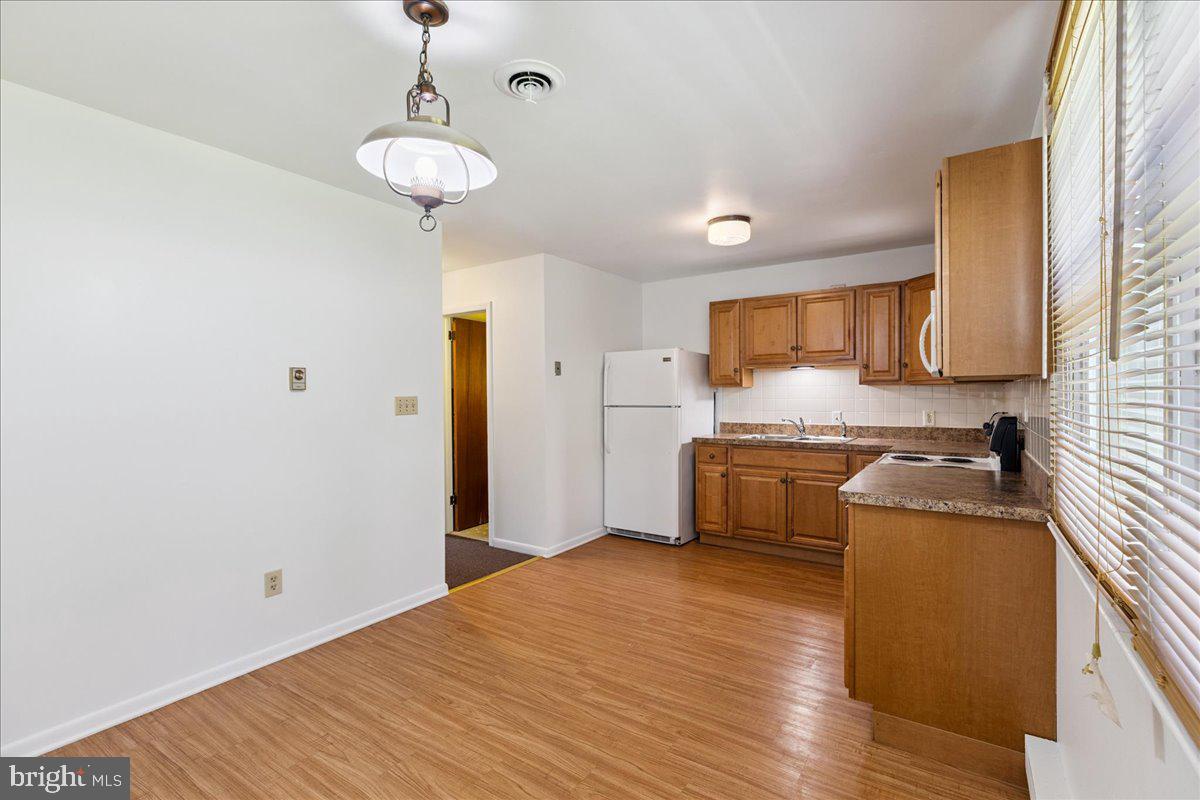 1123 ALMOND RD