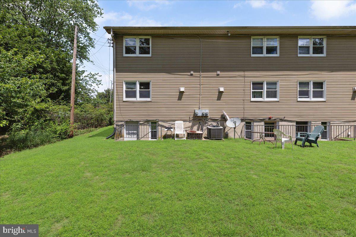 1123 ALMOND RD