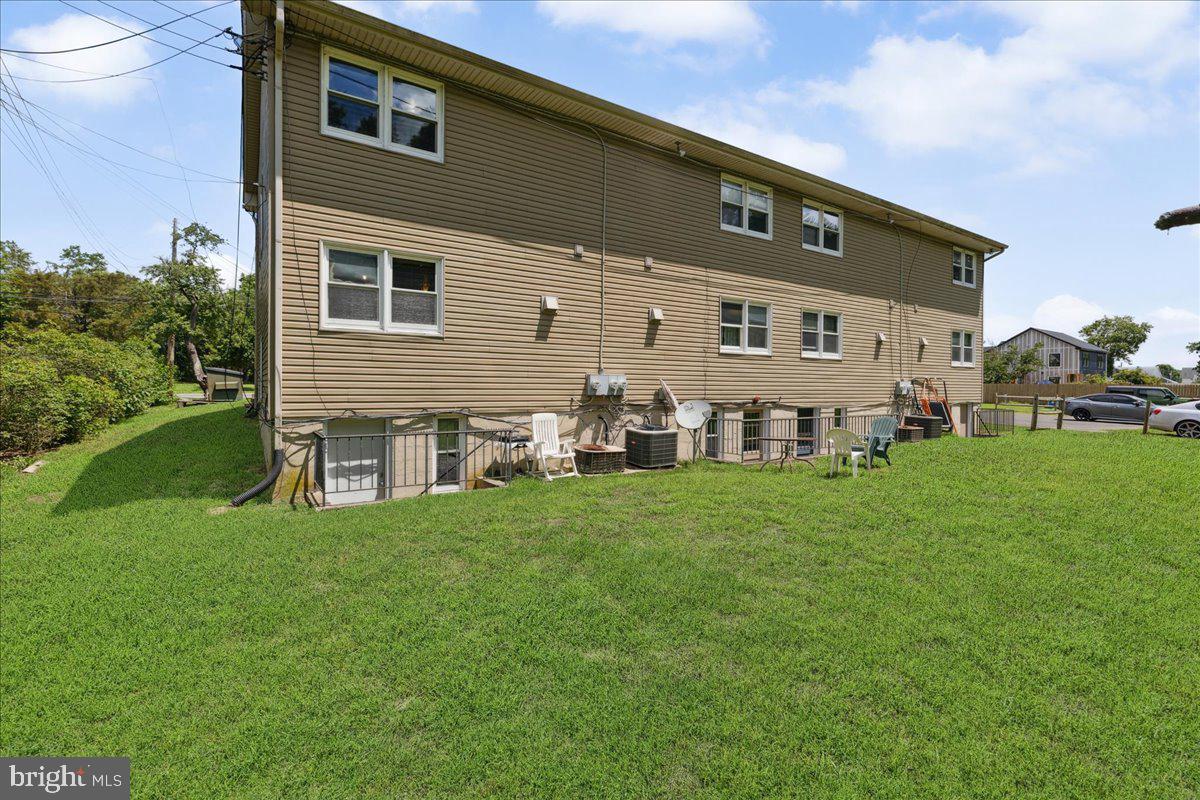 1123 ALMOND RD