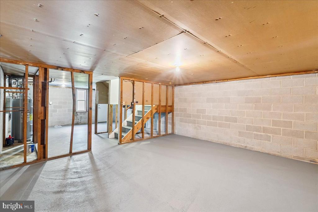 1123 ALMOND RD