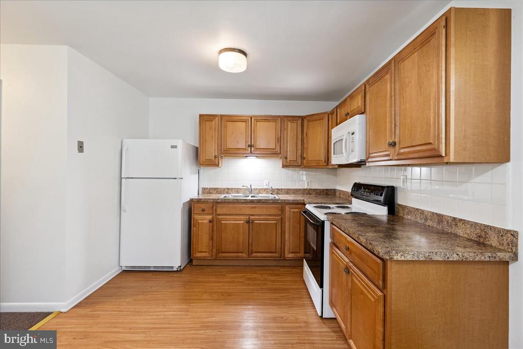 1123 ALMOND RD