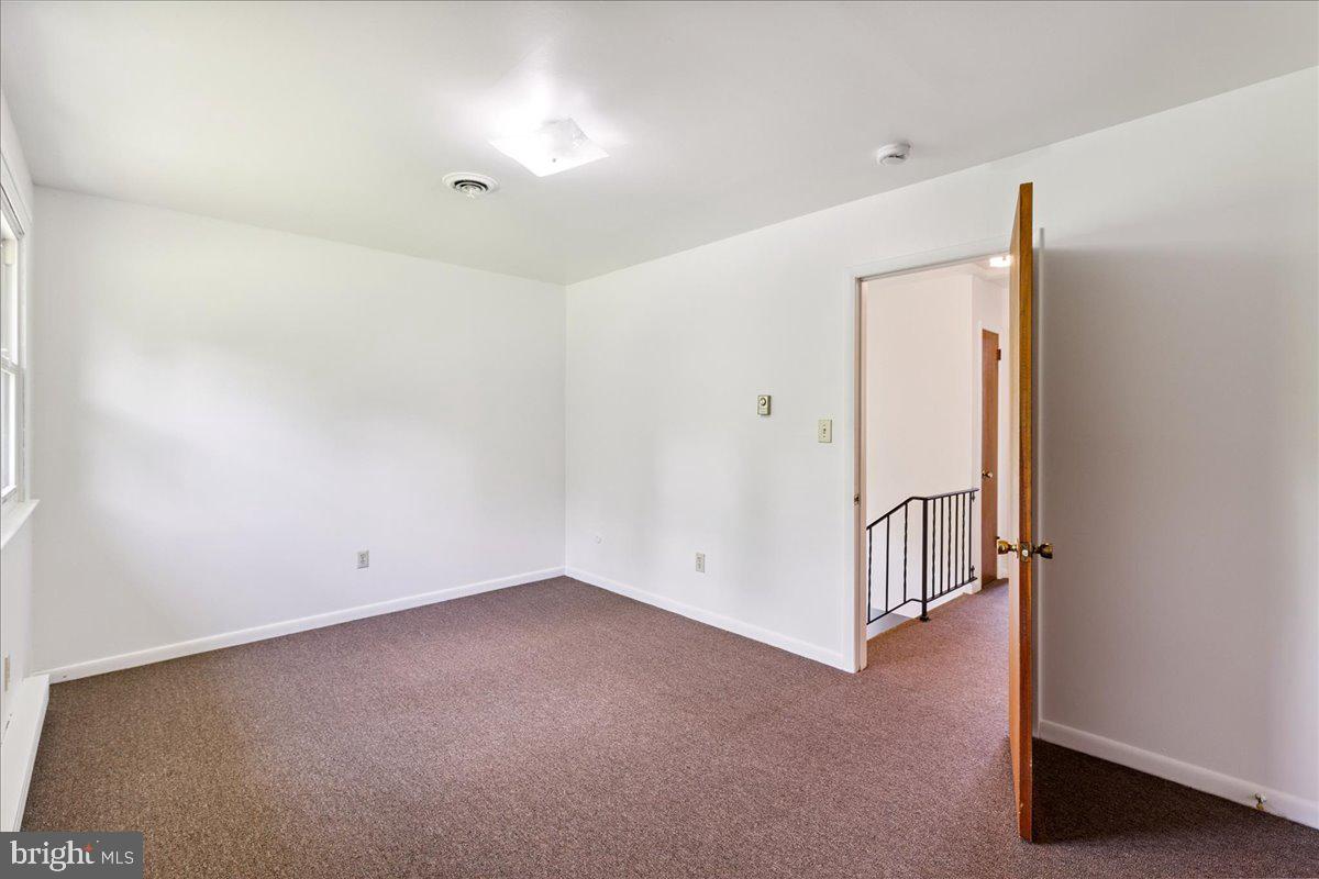 1123 ALMOND RD
