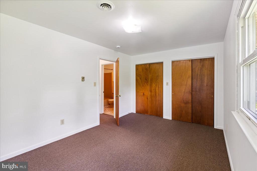 1123 ALMOND RD