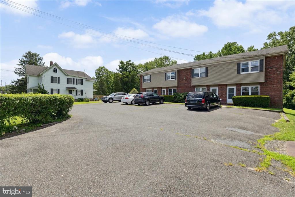 1123 ALMOND RD