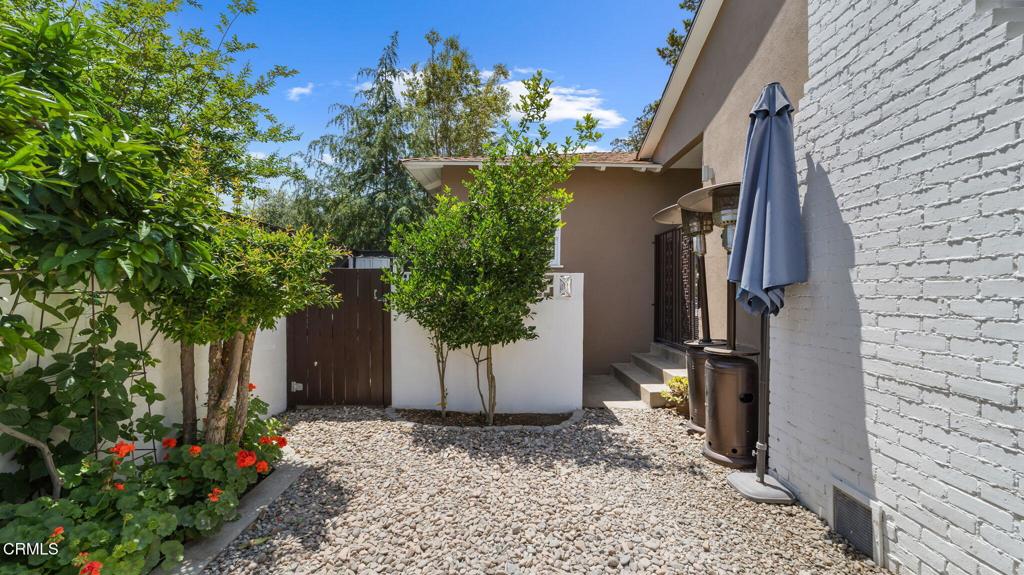 2030 N Altadena Drive