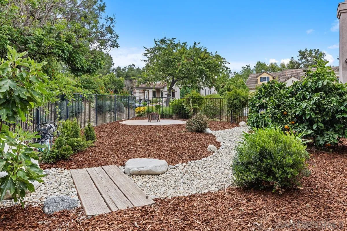 2157 Berwick Woods