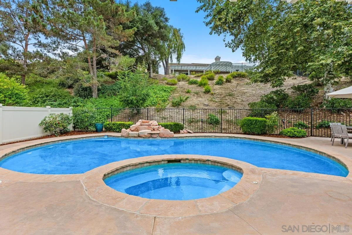 2157 Berwick Woods