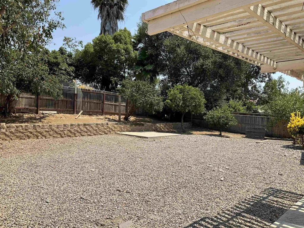 1110 E Alvarado Street