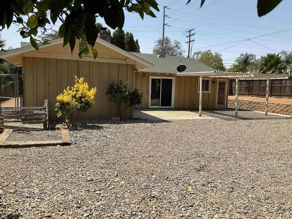 1110 E Alvarado Street