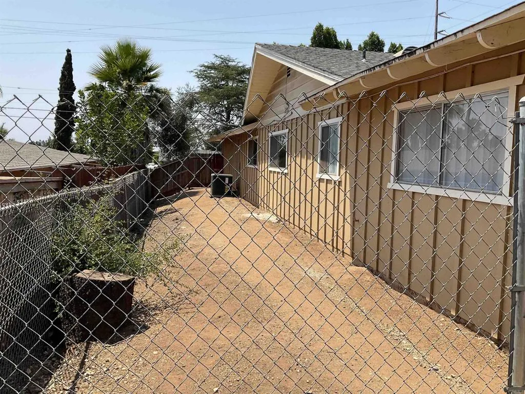 1110 E Alvarado Street