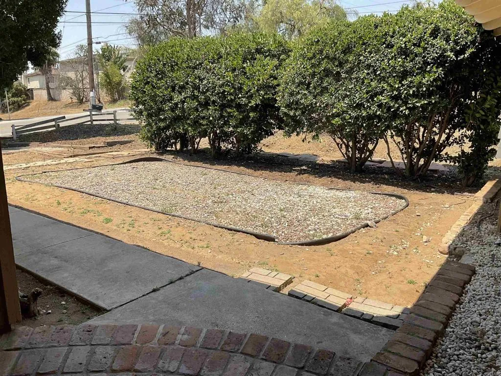 1110 E Alvarado Street