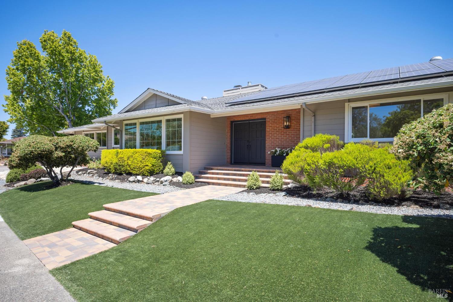 160 Riviera Dr
