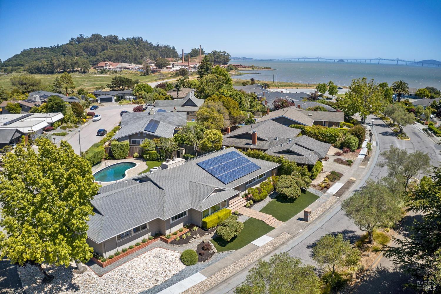160 Riviera Dr