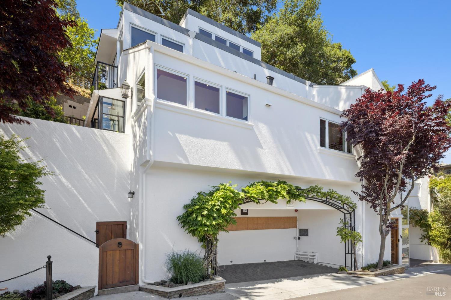 84 Eastview Ave