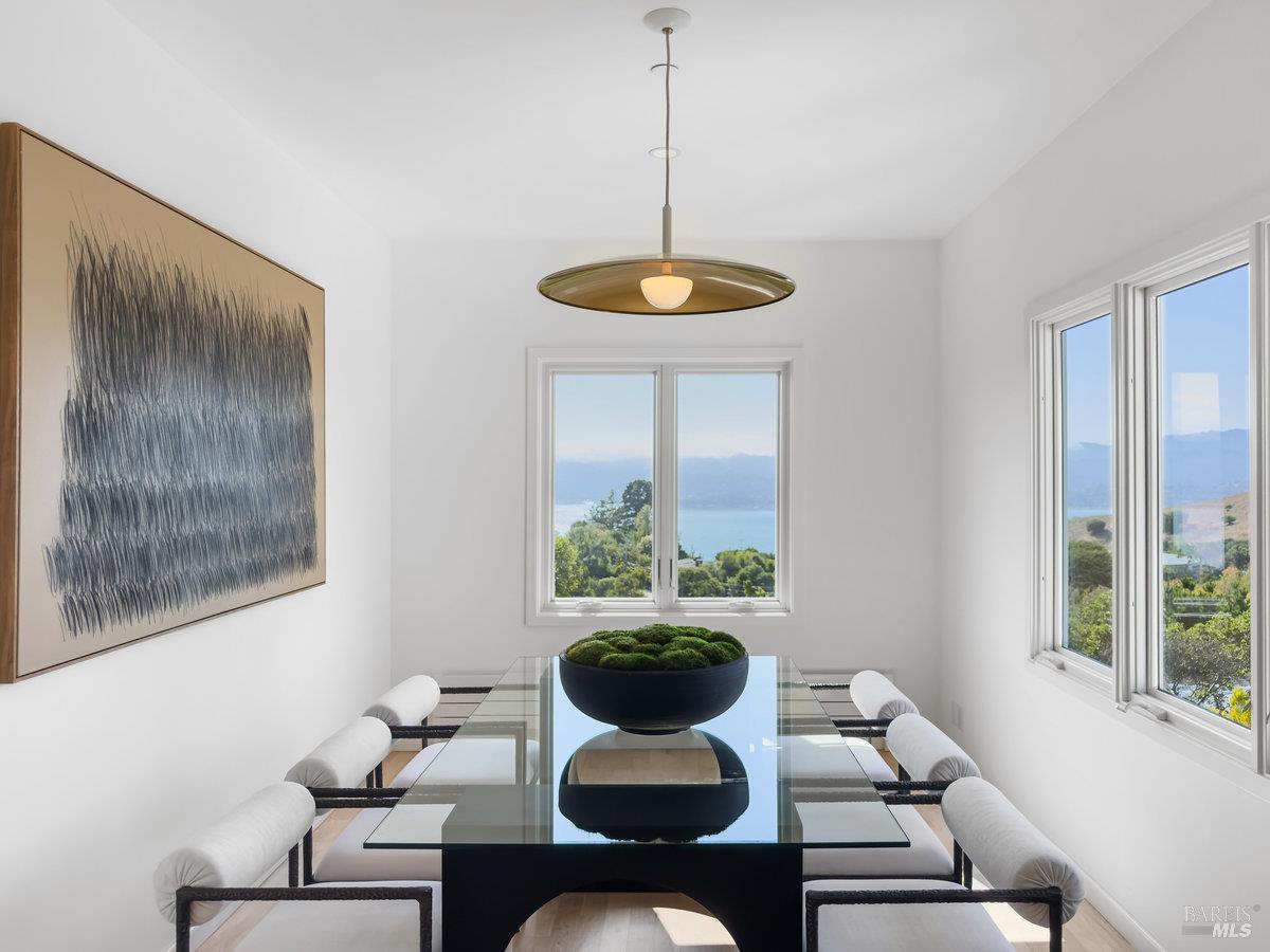 1 Tara View Rd