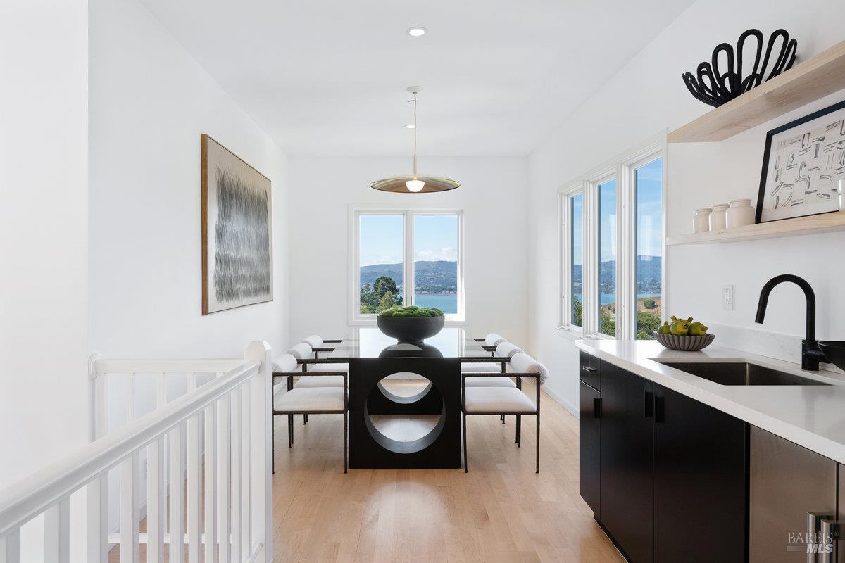 1 Tara View Rd