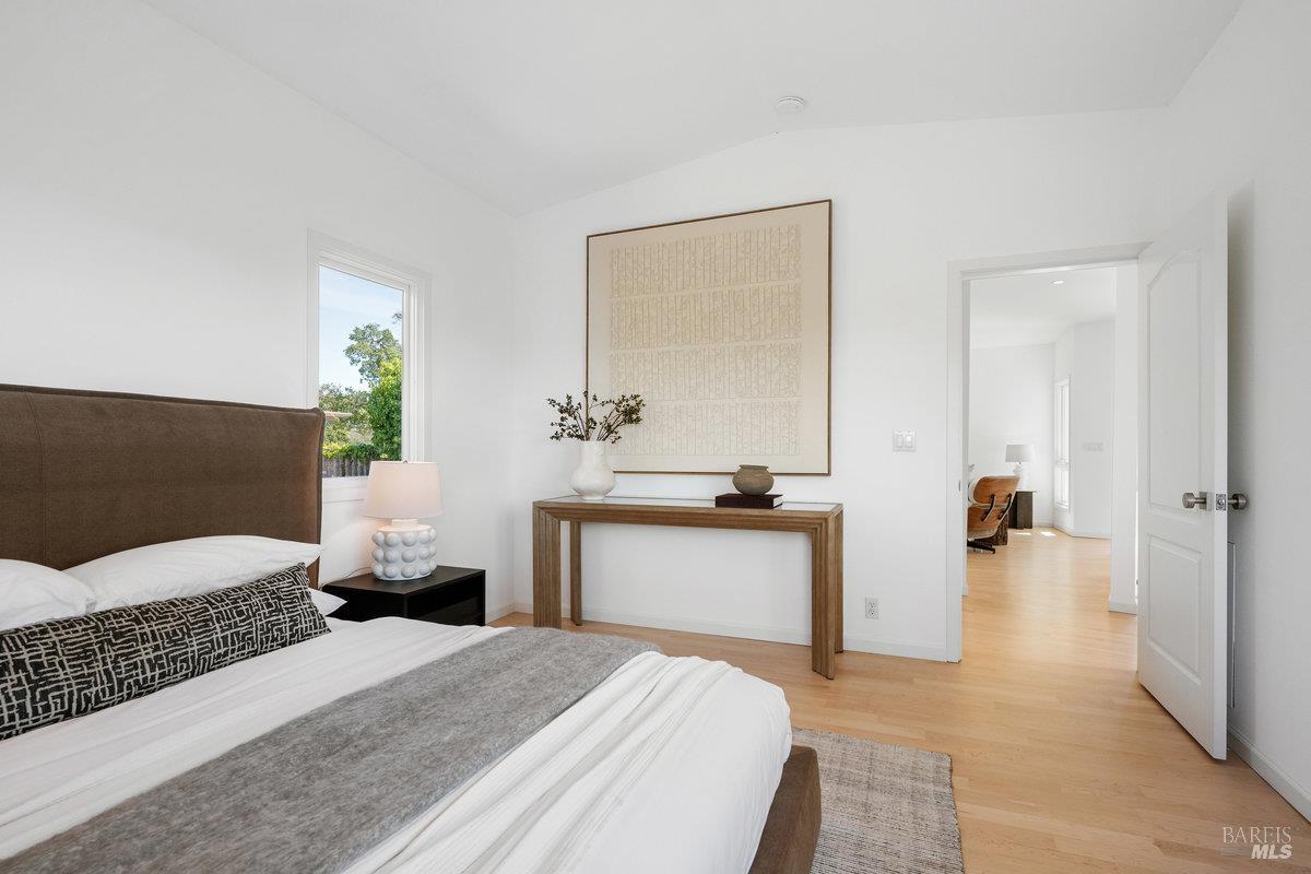 1 Tara View Rd