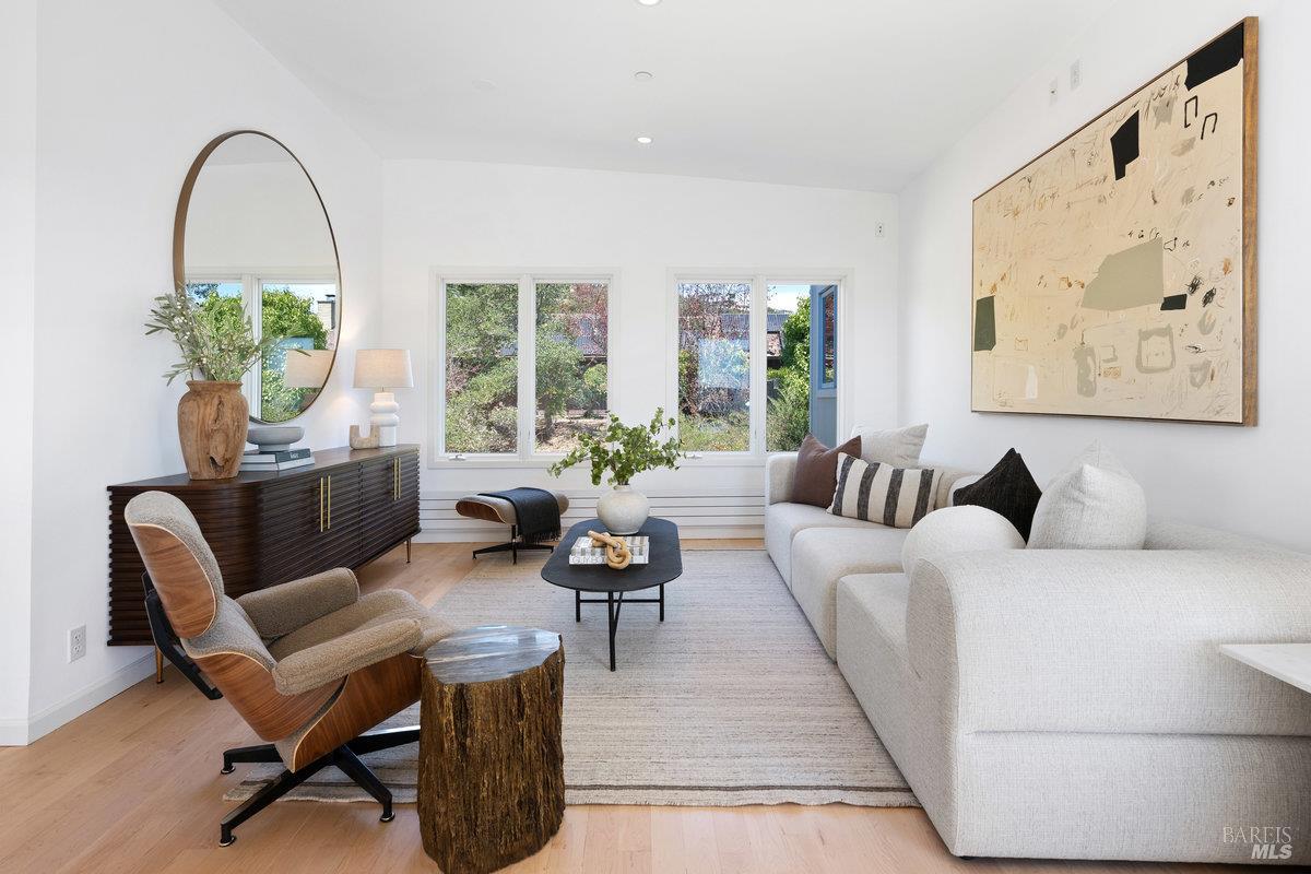 1 Tara View Rd