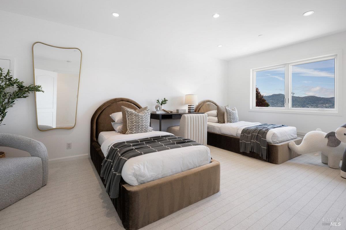 1 Tara View Rd