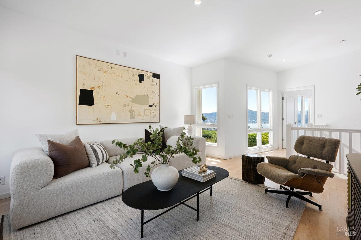 1 Tara View Rd