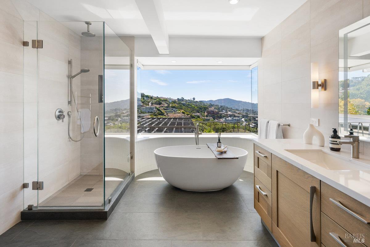1 Tara View Rd