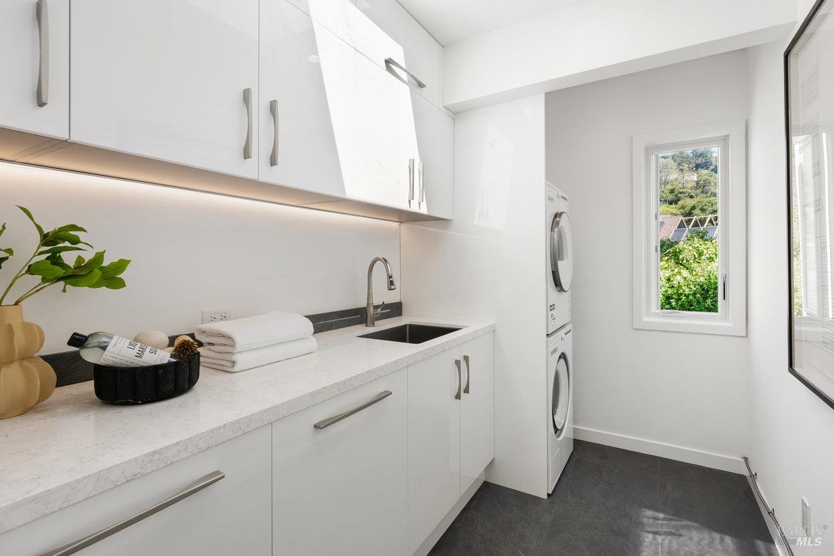 1 Tara View Rd