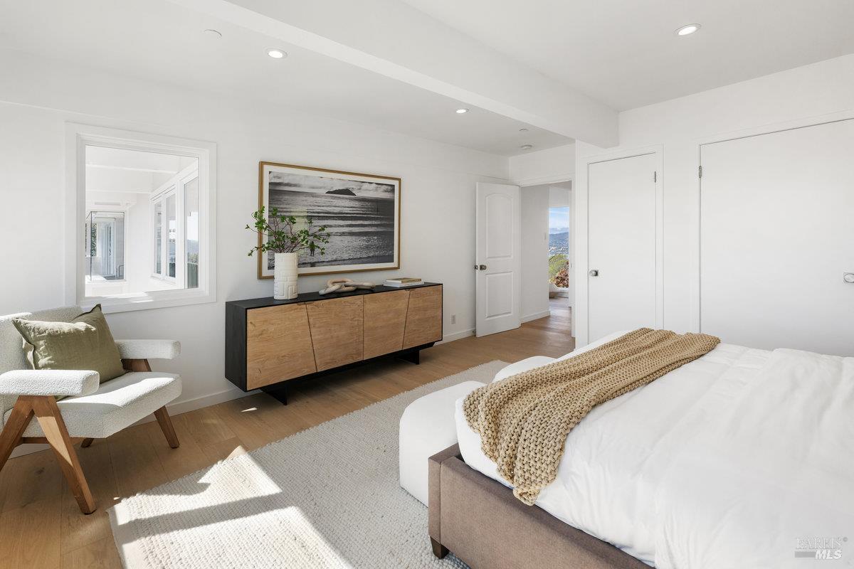 1 Tara View Rd