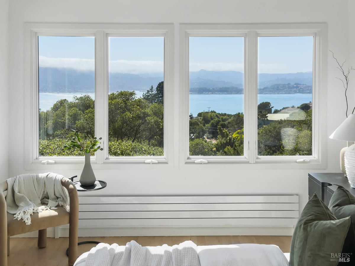 1 Tara View Rd