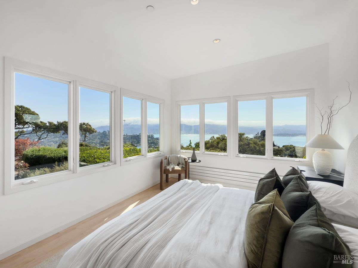 1 Tara View Rd
