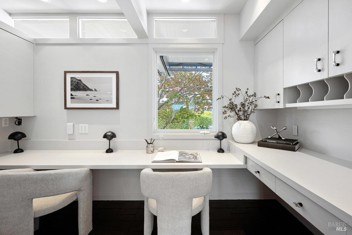 1 Tara View Rd