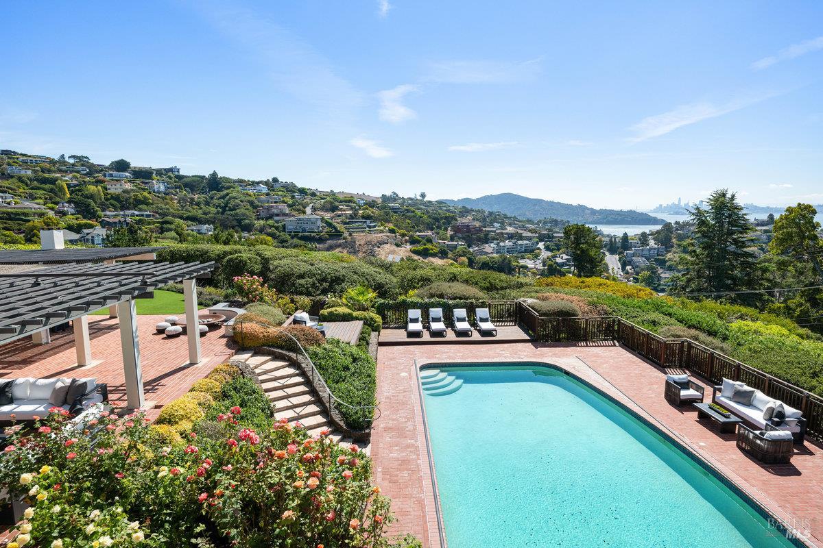 1 Tara View Rd