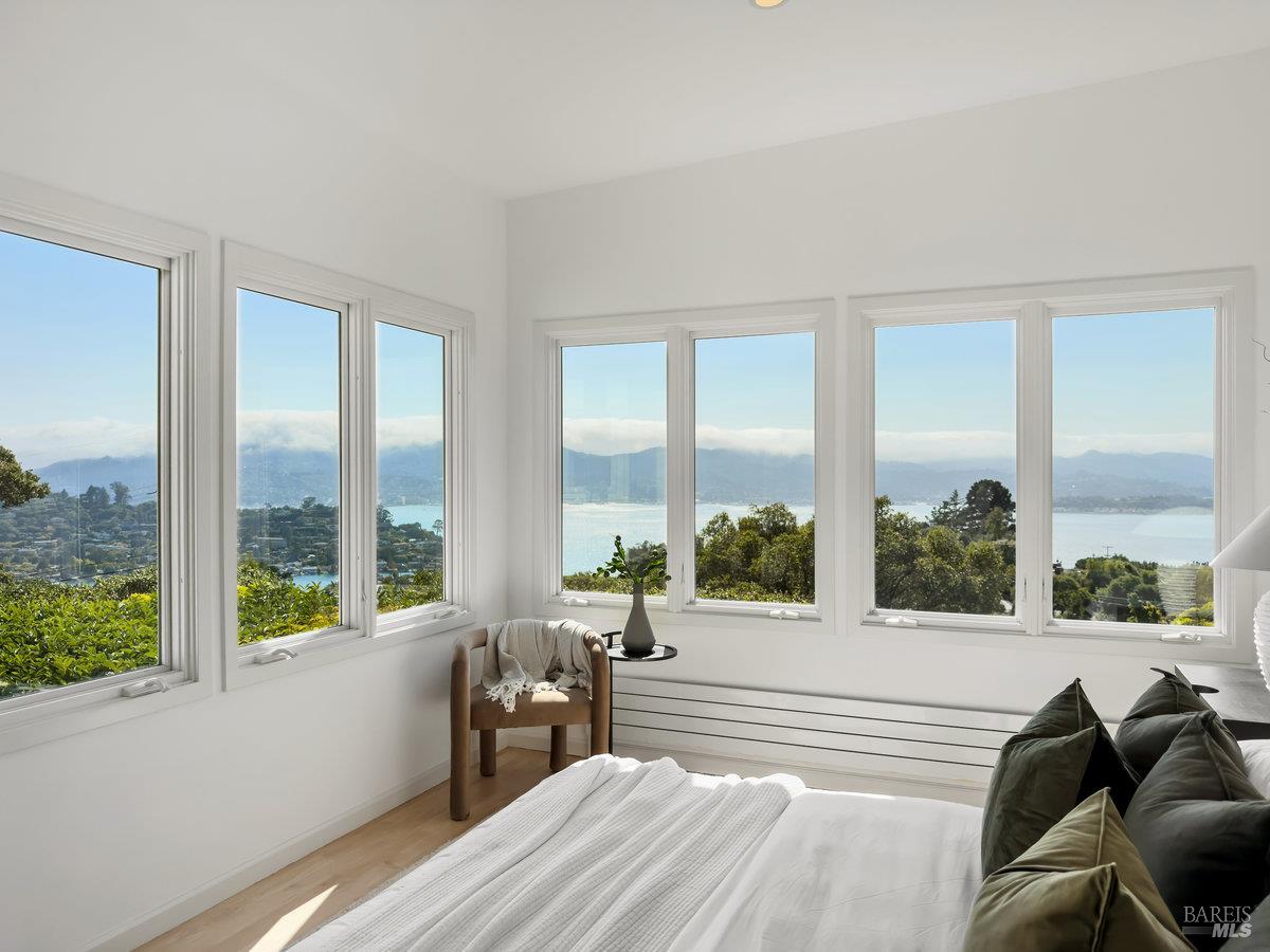 1 Tara View Rd