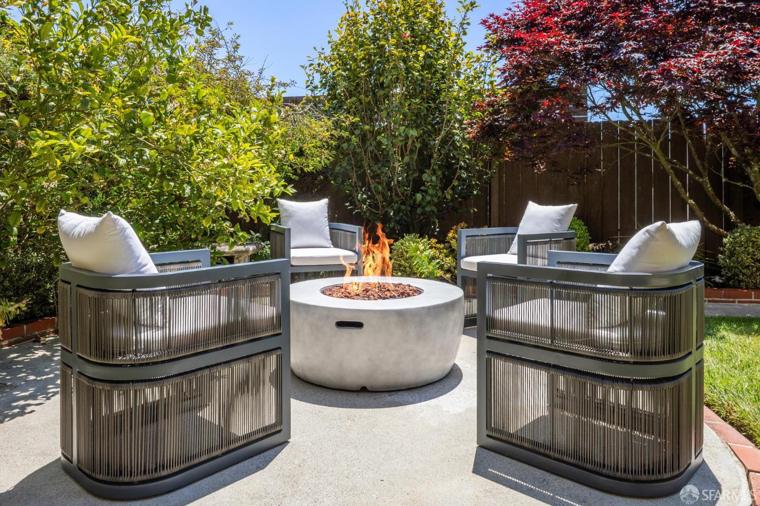 850 Darien Way