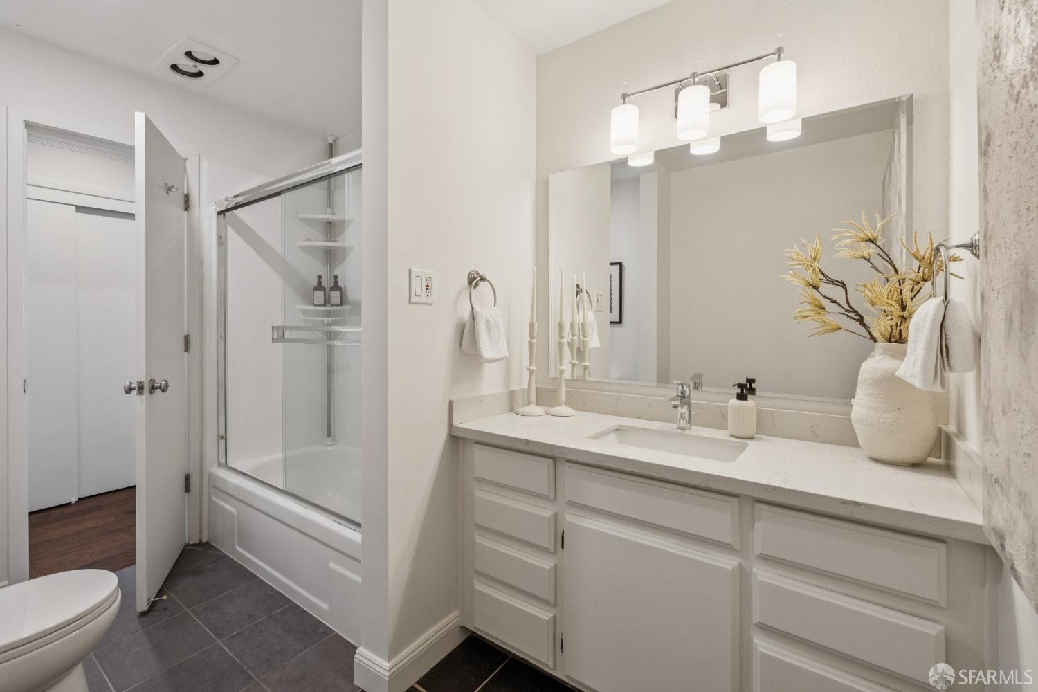 3044 Franklin Street # 202
