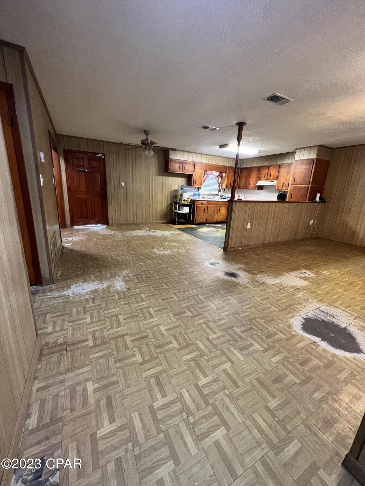 6843 Peter Road