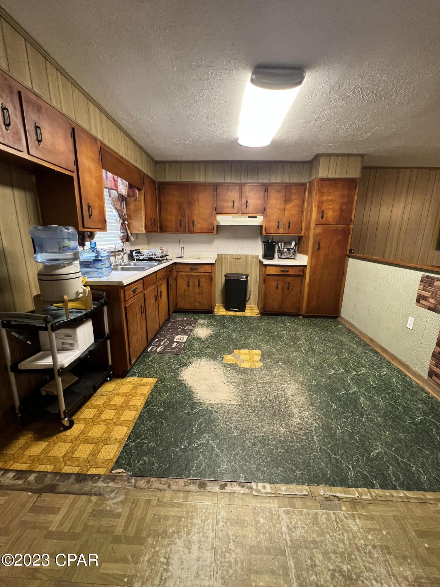 6843 Peter Road