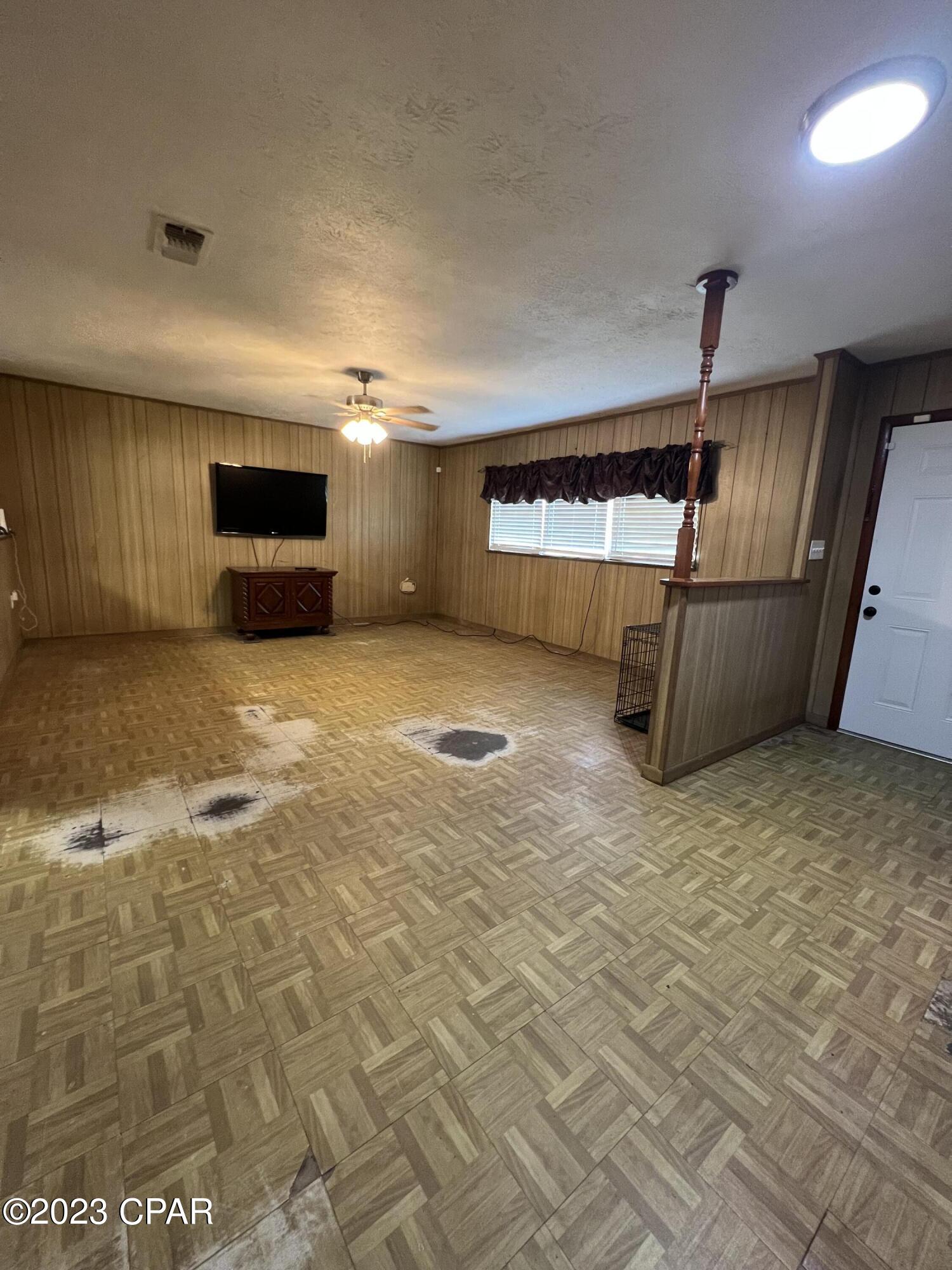 6843 Peter Road