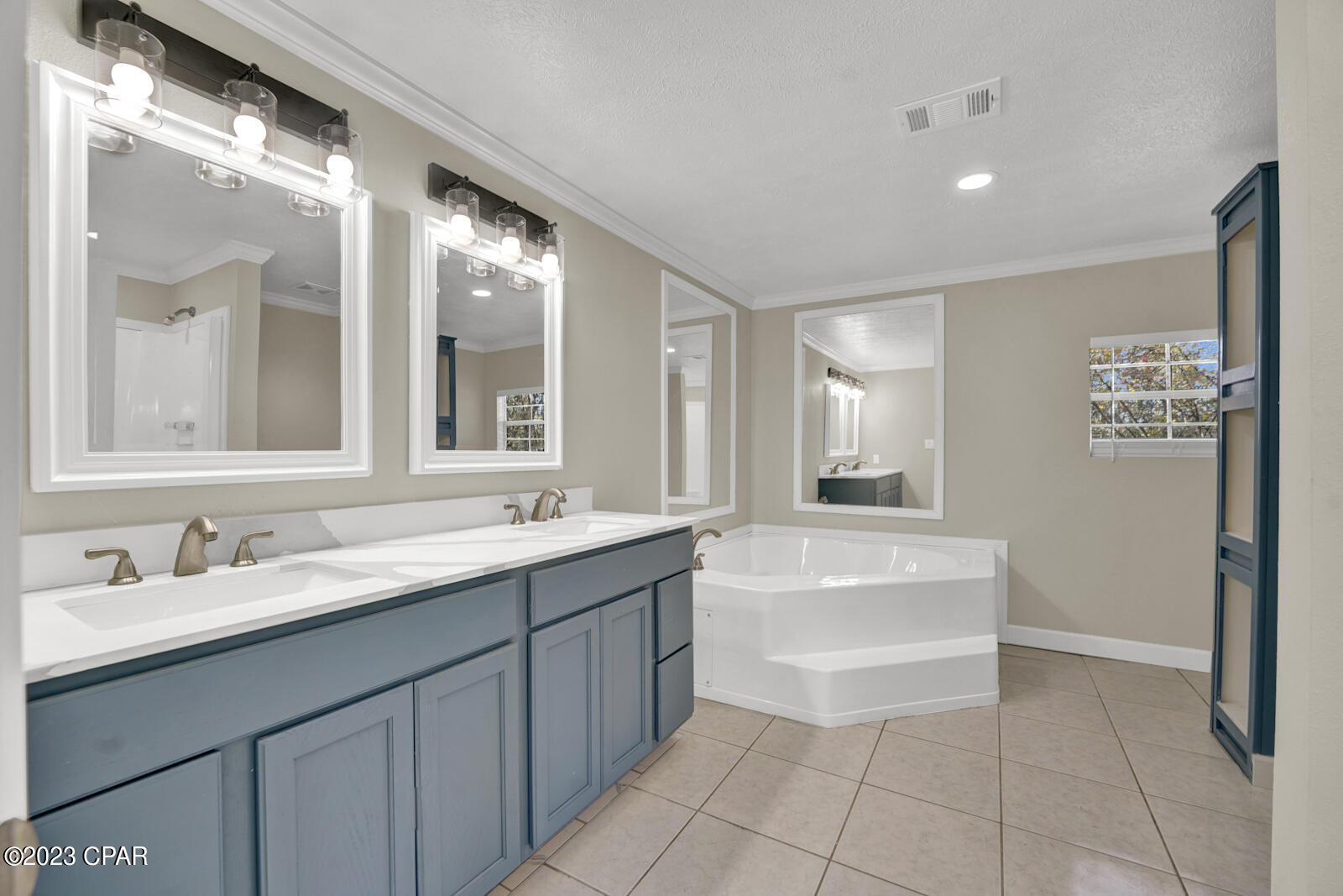 8811 Crook Hollow Road