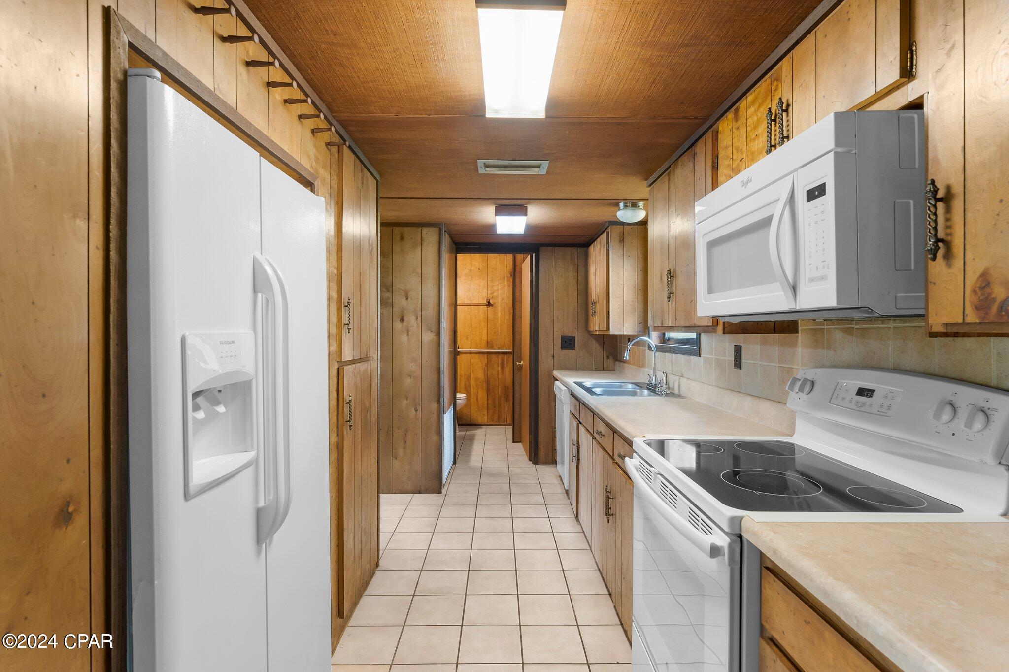 3931 Deerpoint Lake Drive