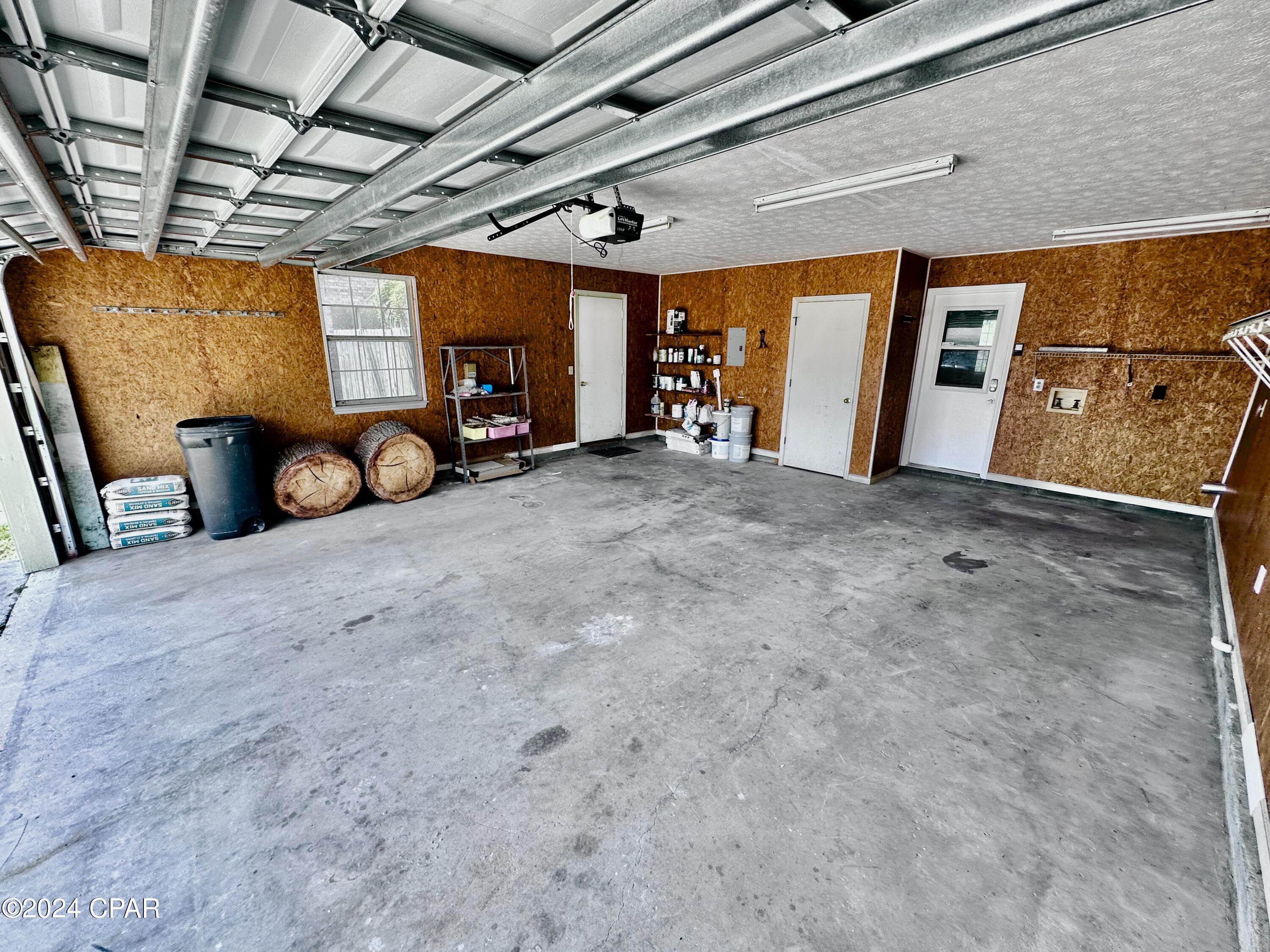 1859 Airport Cir Circle