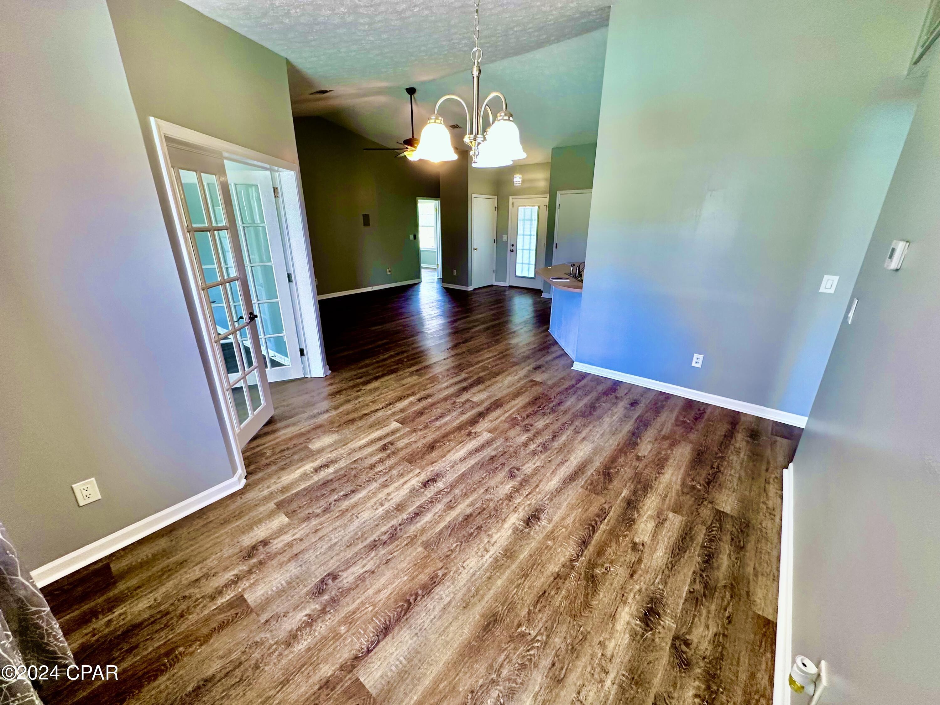 1859 Airport Cir Circle