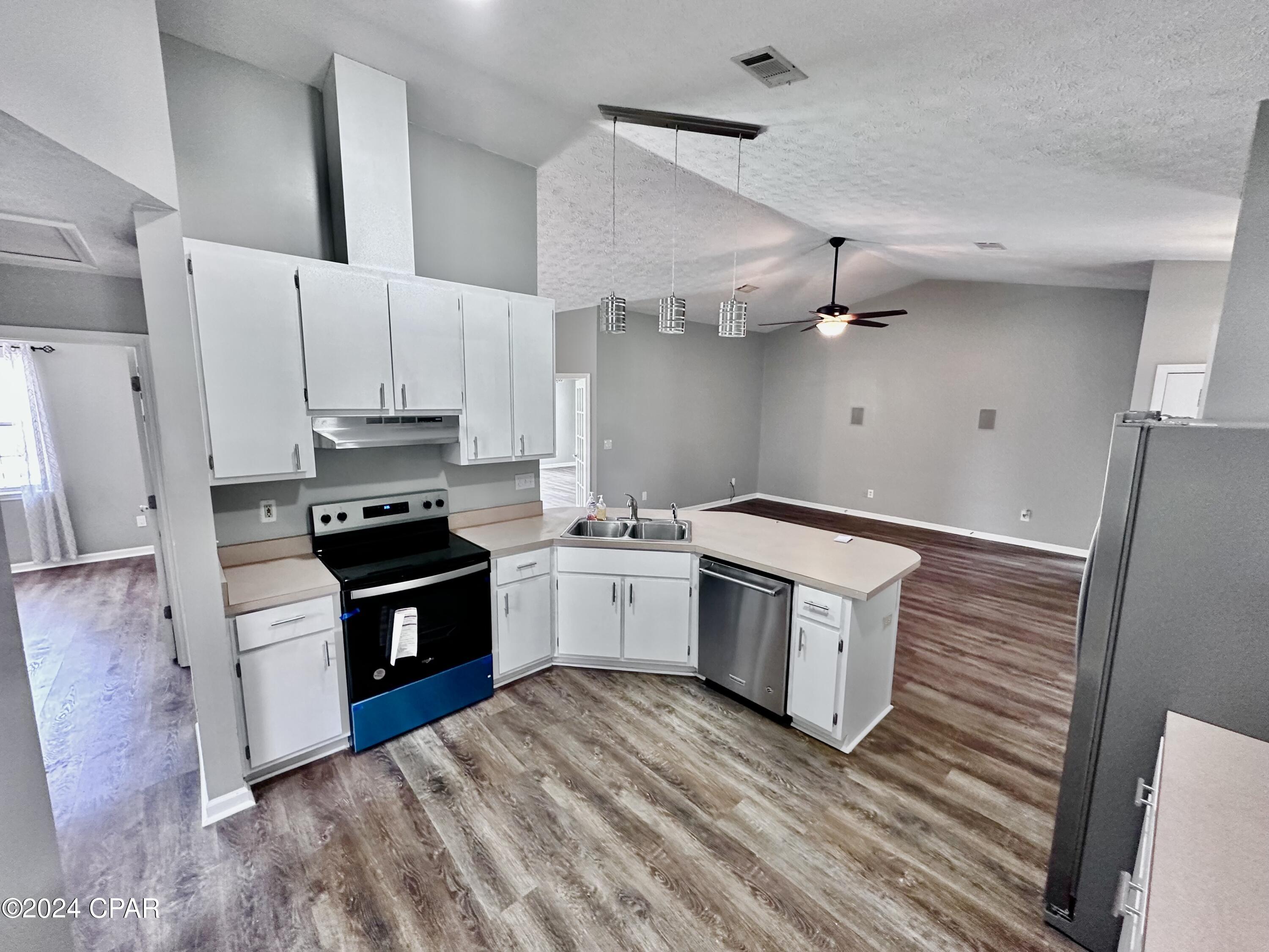 1859 Airport Cir Circle