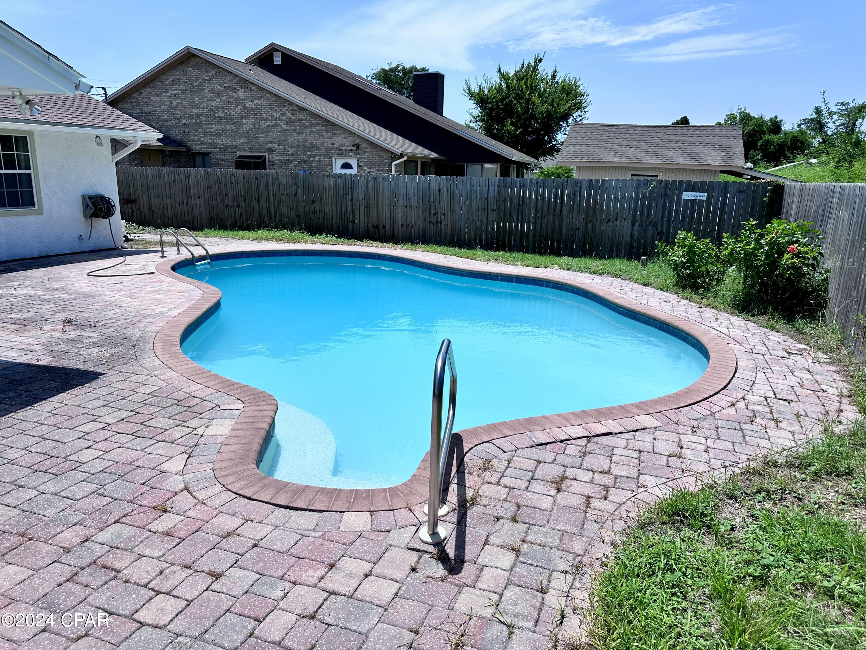 1859 Airport Cir Circle