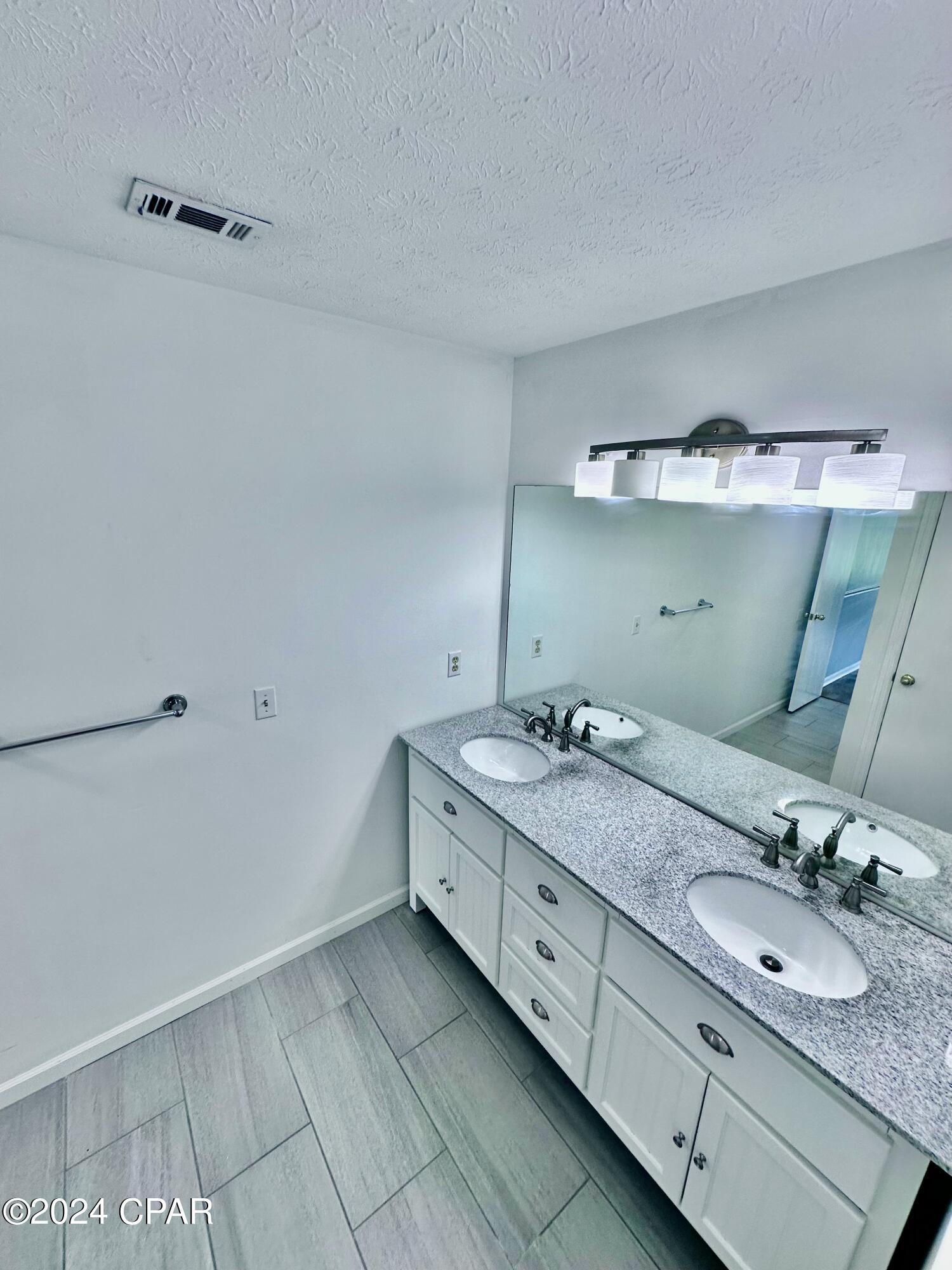 1859 Airport Cir Circle